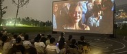 （黄片超级污转载）成都秋夜“新耍法”：到公园看坝坝电影